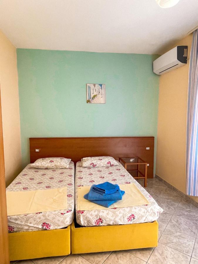 Hostel Andrey Sarande Luaran gambar