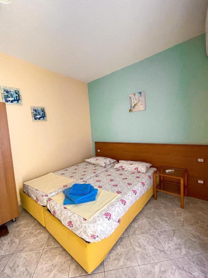 Hostel Andrey Sarande Luaran gambar