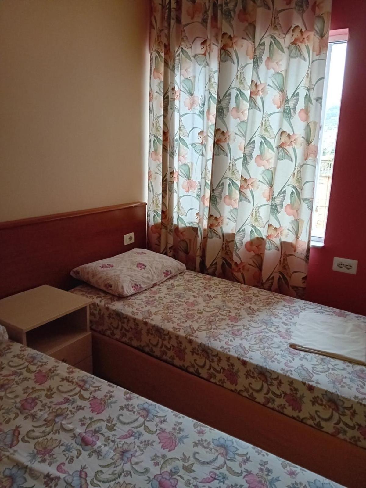 Hostel Andrey Sarande Luaran gambar