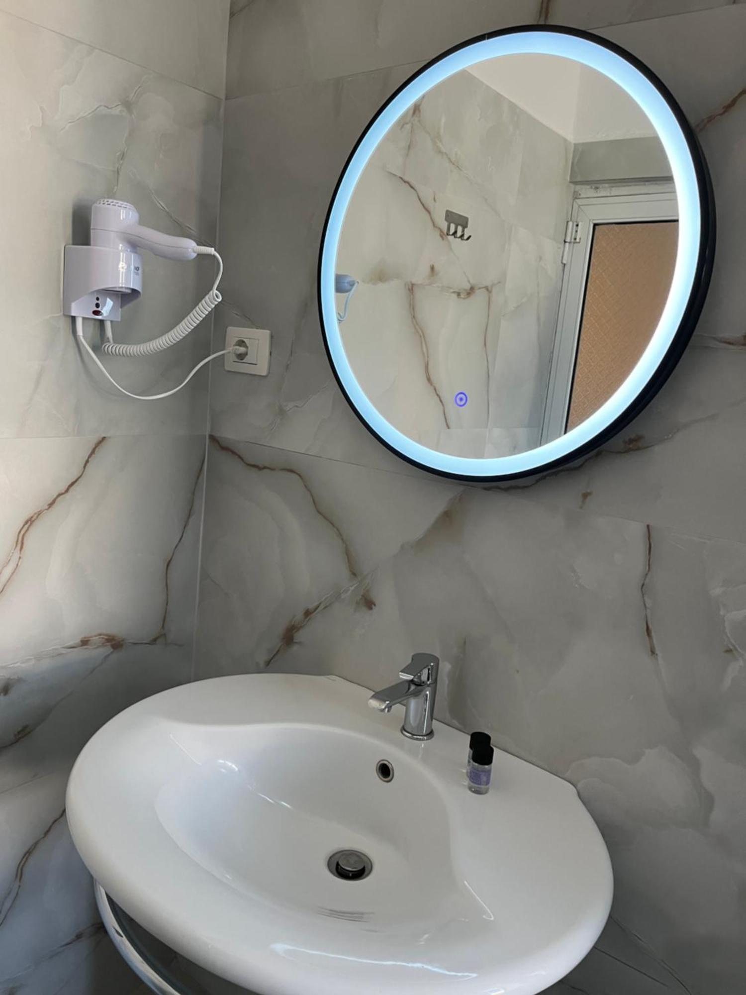 Hostel Andrey Sarande Luaran gambar