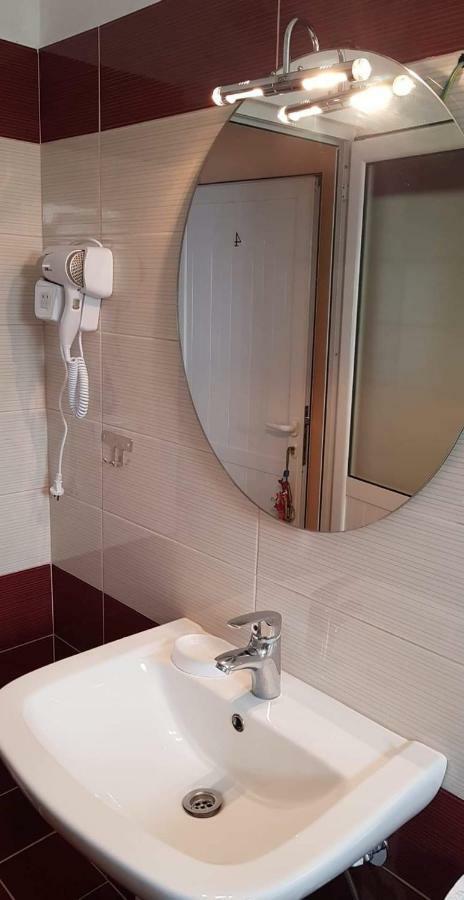 Hostel Andrey Sarande Luaran gambar