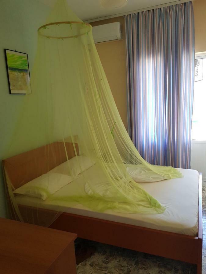 Hostel Andrey Sarande Luaran gambar